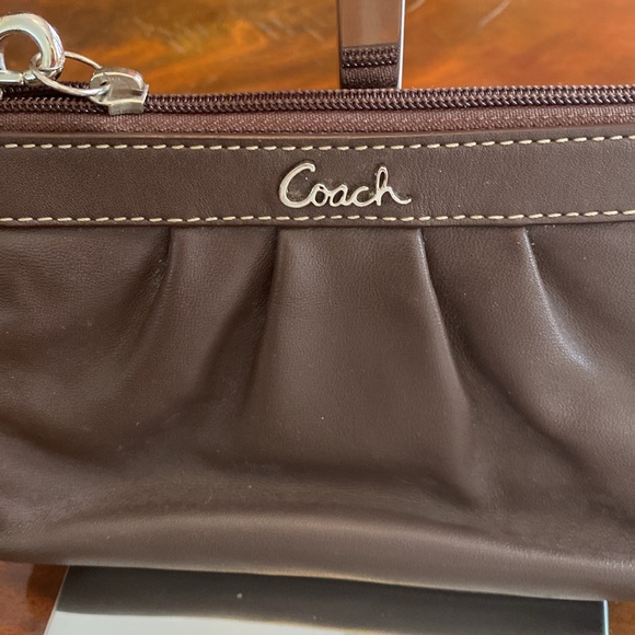 VGUC. Coach brown leather wristlet. - Picture 2 of 10
